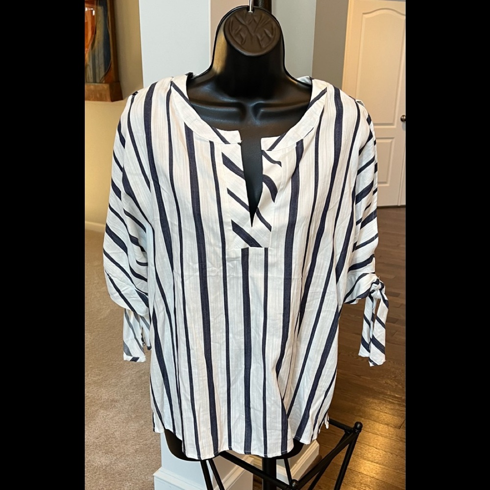 Velvet Heart White and Blue Tunic Top